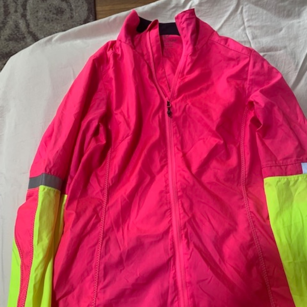 Pearl Izumi Women's pink cycling windbreaker